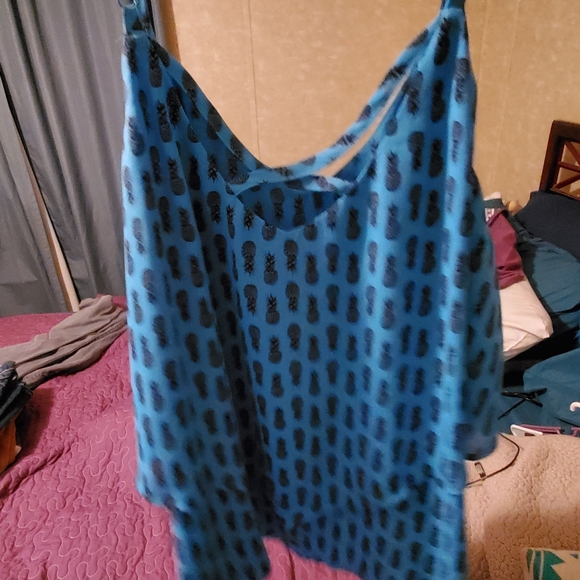 Torrid Pineapple tank - Picture 2 of 3